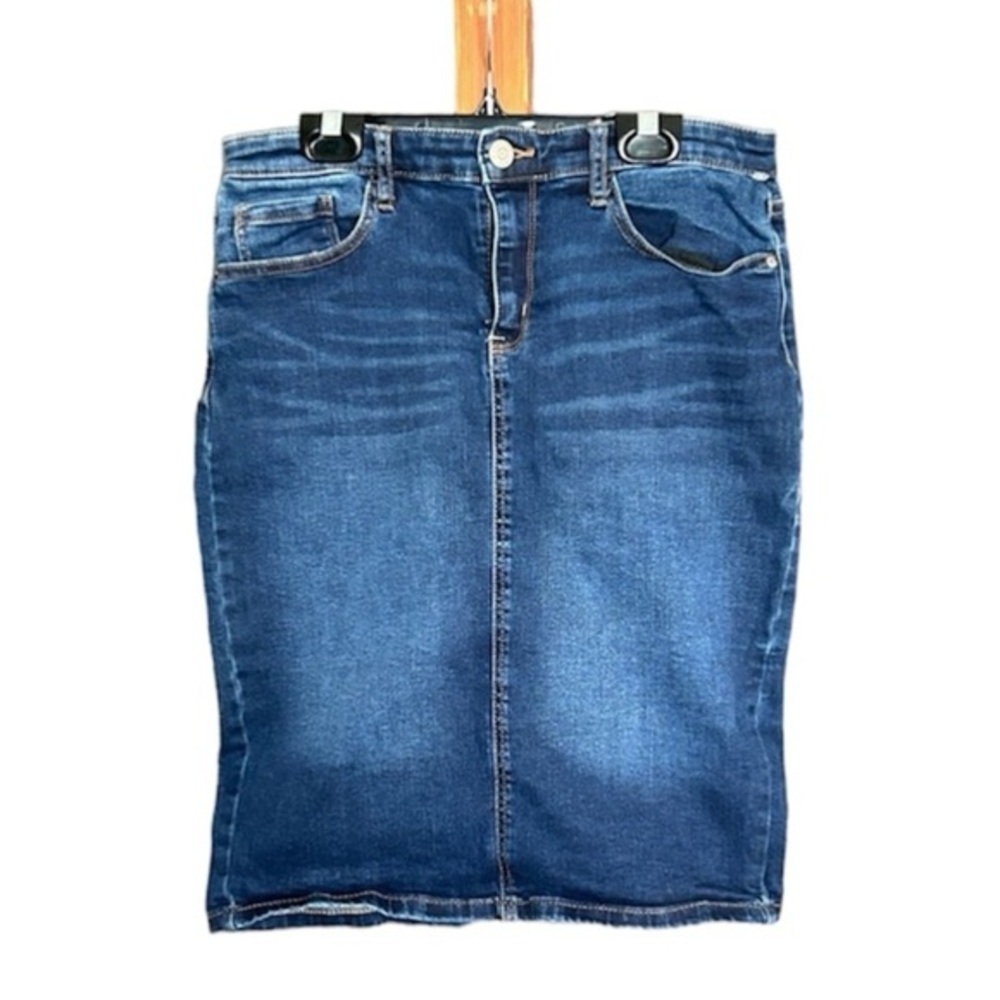 ✨4/$30 R Jeans skirt - Picture 2 of 8